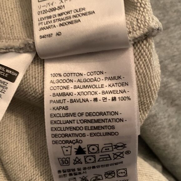 Levis sequined hem cropped sweatshirt. Medium - Picture 7 of 7